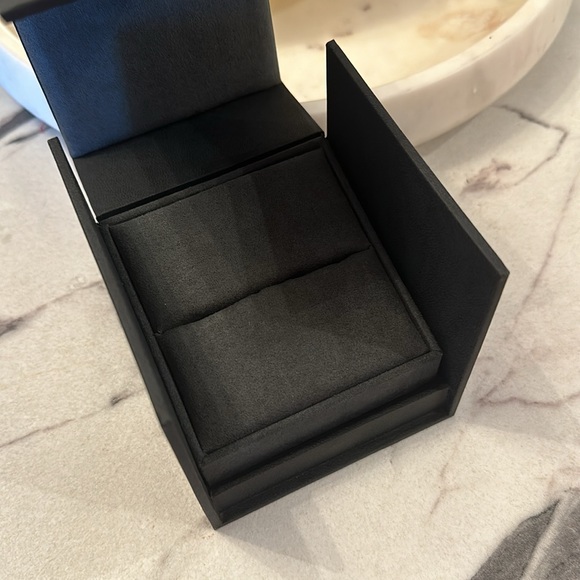 David Yurman jewelry box - Picture 2 of 3